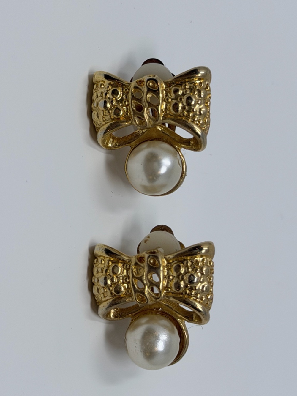 Vintage Gold Tone Bow Pearl Clip-On Statement Classic Earrings